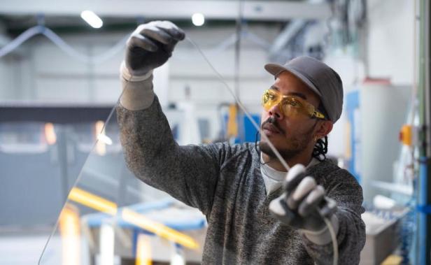 Saint-Gobain Aerospace inaugure une ligne de production de hublots dédiée à Airbus